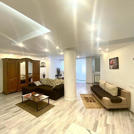 Large Apartment In Ultra-Central Location Brașov Exterior foto