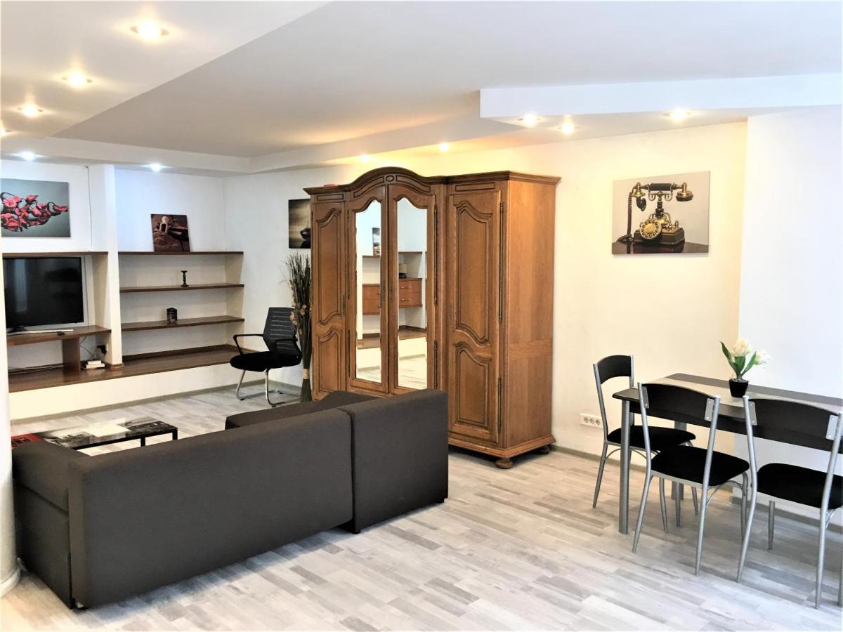 Large Apartment In Ultra-Central Location Brașov Exterior foto